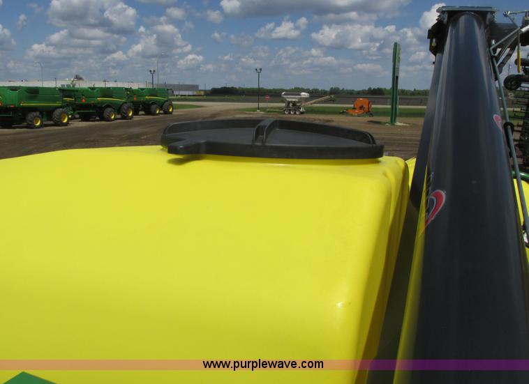 image for item A8719 2012 John Deere DB66 planter