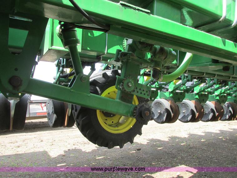 image for item A8719 2012 John Deere DB66 planter