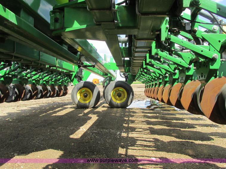 image for item A8719 2012 John Deere DB66 planter