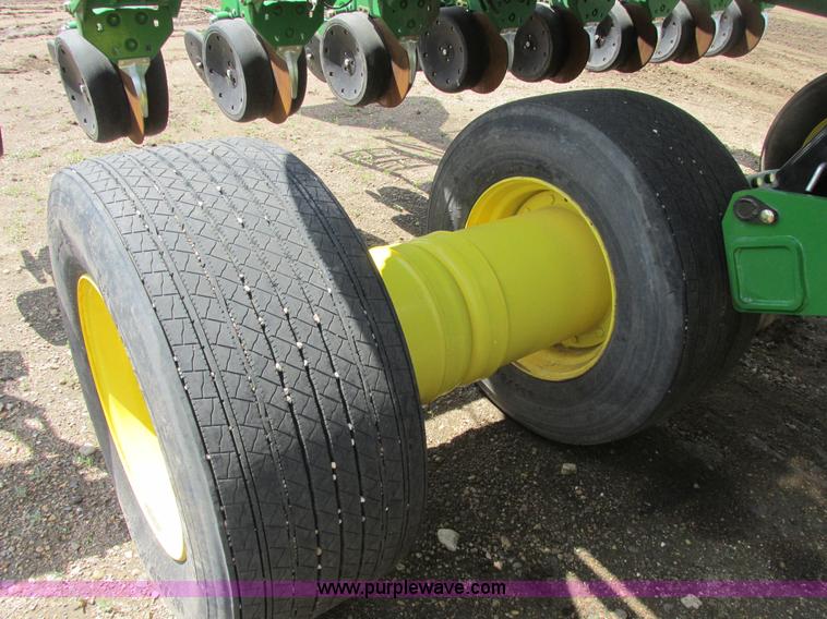 image for item A8719 2012 John Deere DB66 planter