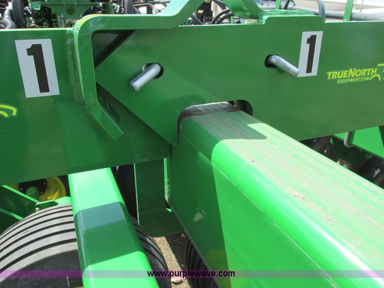 image for item A8719 2012 John Deere DB66 planter