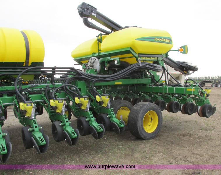 image for item A8719 2012 John Deere DB66 planter