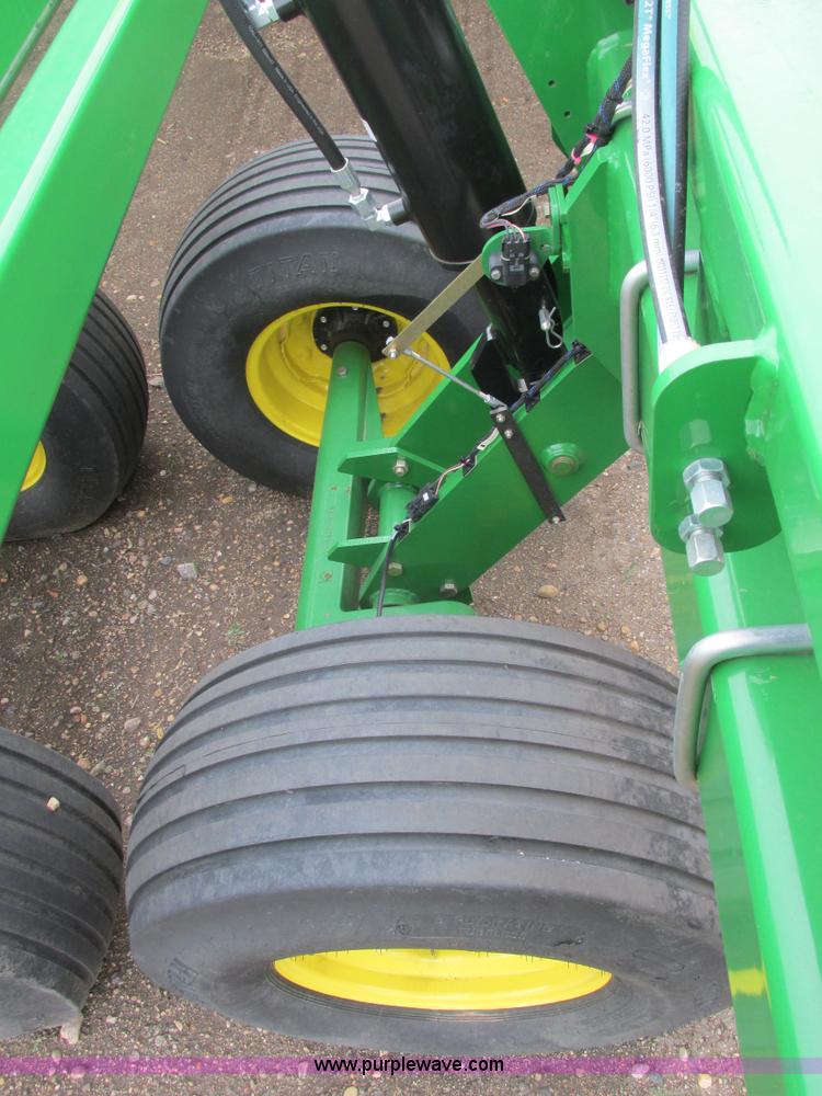 image for item A8719 2012 John Deere DB66 planter