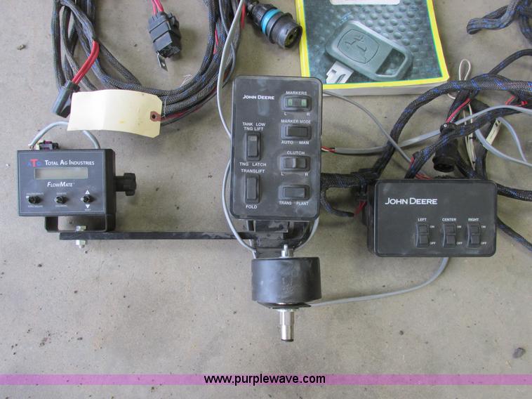 image for item A8719 2012 John Deere DB66 planter