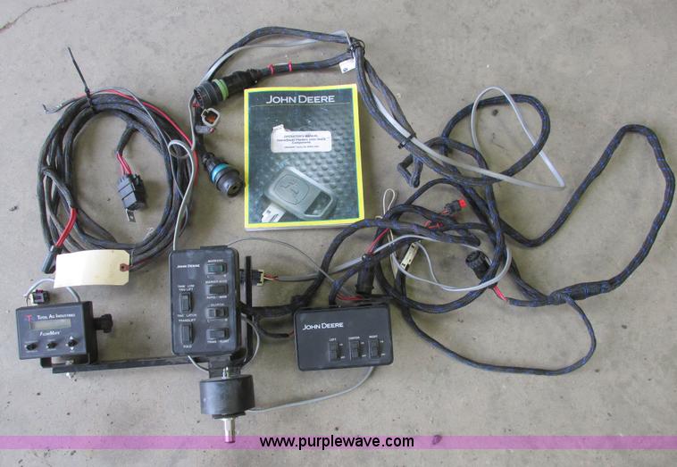 image for item A8719 2012 John Deere DB66 planter