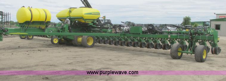 image for item A8719 2012 John Deere DB66 planter