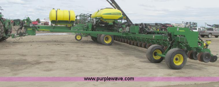 image for item A8719 2012 John Deere DB66 planter