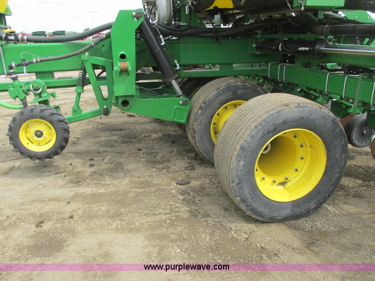 image for item A8719 2012 John Deere DB66 planter