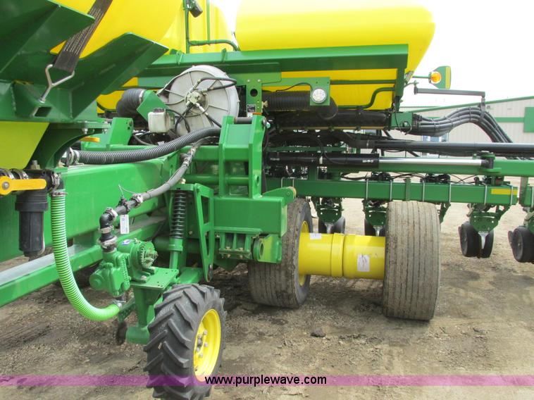image for item A8719 2012 John Deere DB66 planter