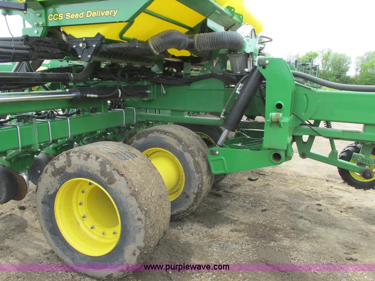image for item A8719 2012 John Deere DB66 planter
