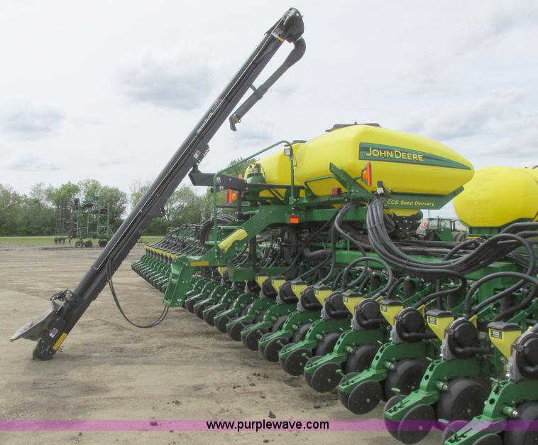 image for item A8719 2012 John Deere DB66 planter