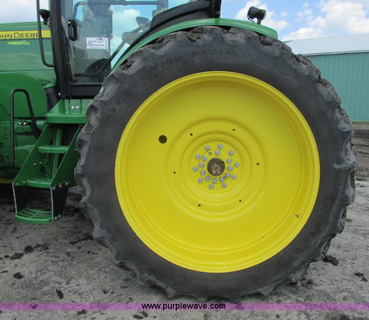 image for item A8721 2012 John Deere 8285R MFWD tractor