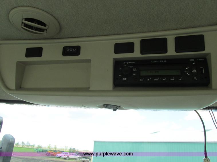 image for item A8721 2012 John Deere 8285R MFWD tractor