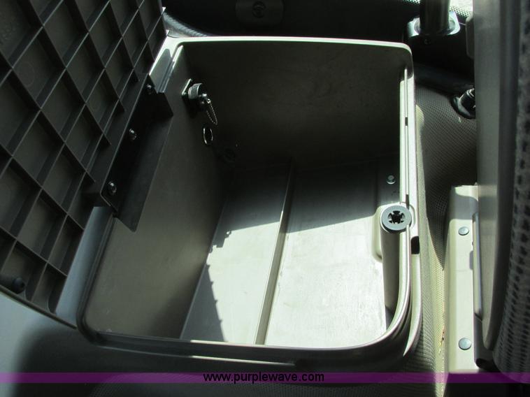 image for item A8721 2012 John Deere 8285R MFWD tractor