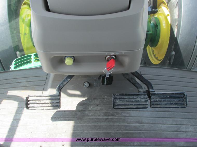 image for item A8721 2012 John Deere 8285R MFWD tractor