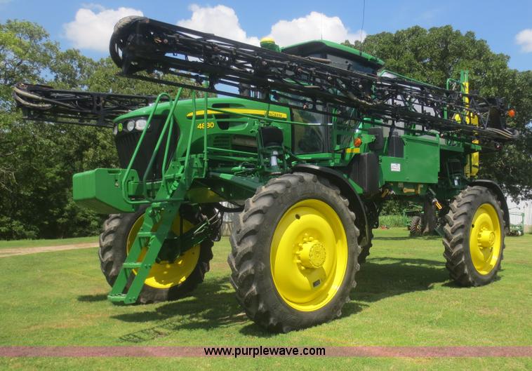image for item D2071 2008 John Deere 4830 self-propelled sprayer