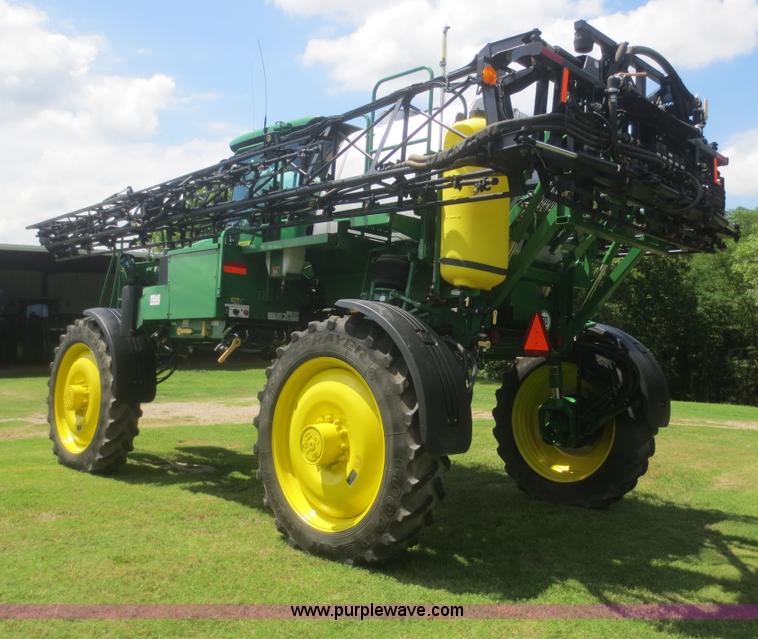 image for item D2071 2008 John Deere 4830 self-propelled sprayer