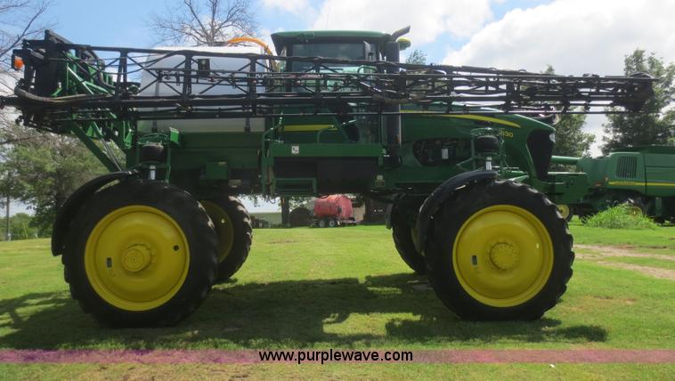 image for item D2071 2008 John Deere 4830 self-propelled sprayer