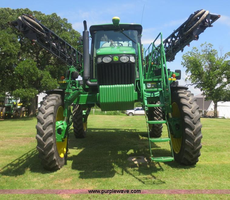 image for item D2071 2008 John Deere 4830 self-propelled sprayer