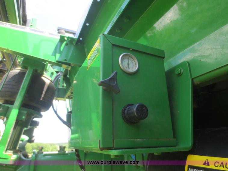 image for item D2071 2008 John Deere 4830 self-propelled sprayer
