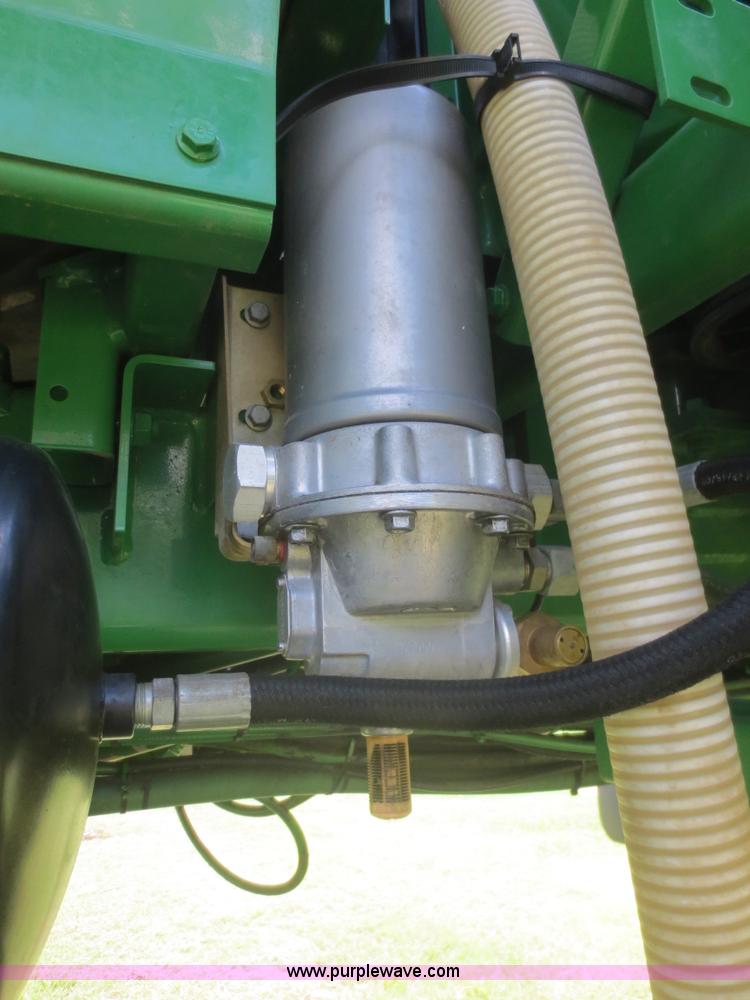 image for item D2071 2008 John Deere 4830 self-propelled sprayer