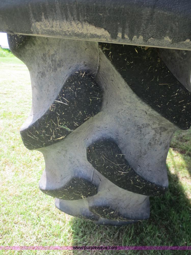 image for item D2071 2008 John Deere 4830 self-propelled sprayer