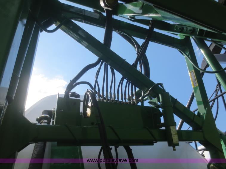 image for item D2071 2008 John Deere 4830 self-propelled sprayer