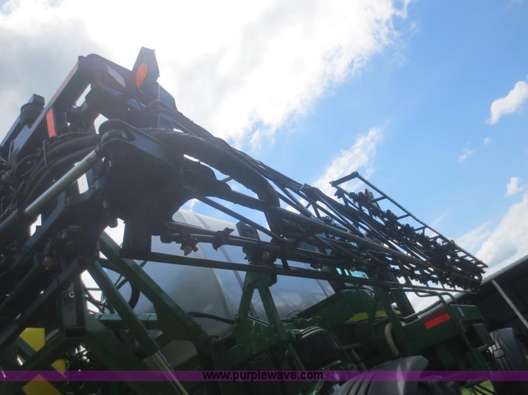 image for item D2071 2008 John Deere 4830 self-propelled sprayer