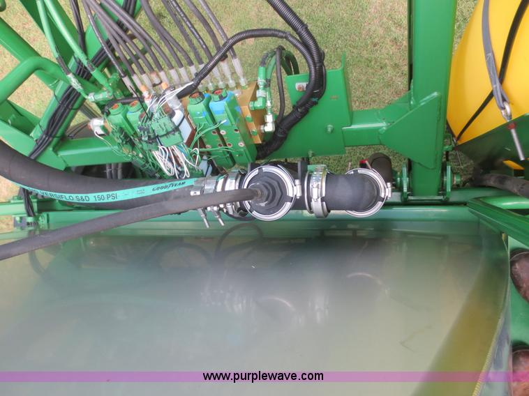 image for item D2071 2008 John Deere 4830 self-propelled sprayer