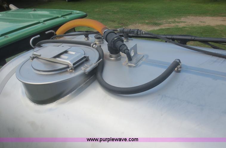 image for item D2071 2008 John Deere 4830 self-propelled sprayer