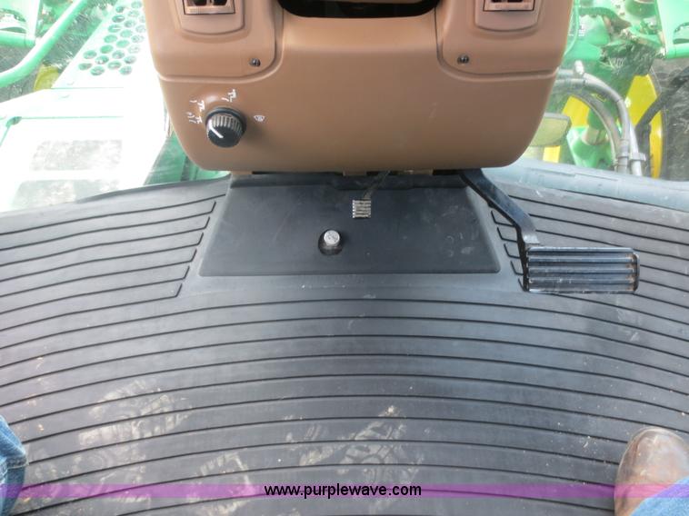 image for item D2071 2008 John Deere 4830 self-propelled sprayer