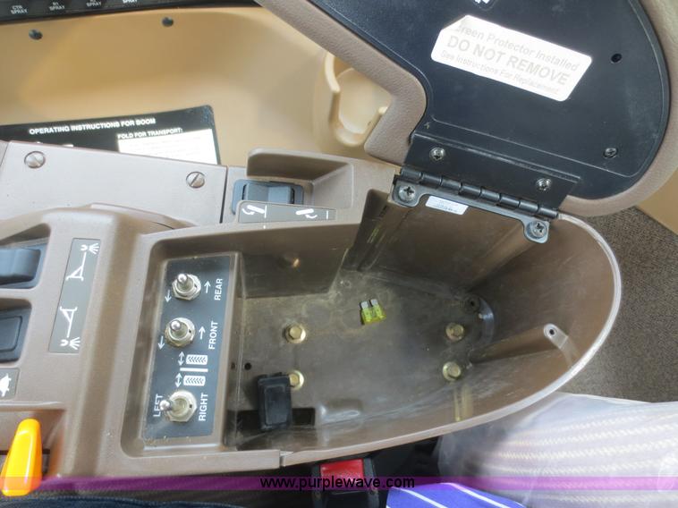 image for item D2071 2008 John Deere 4830 self-propelled sprayer