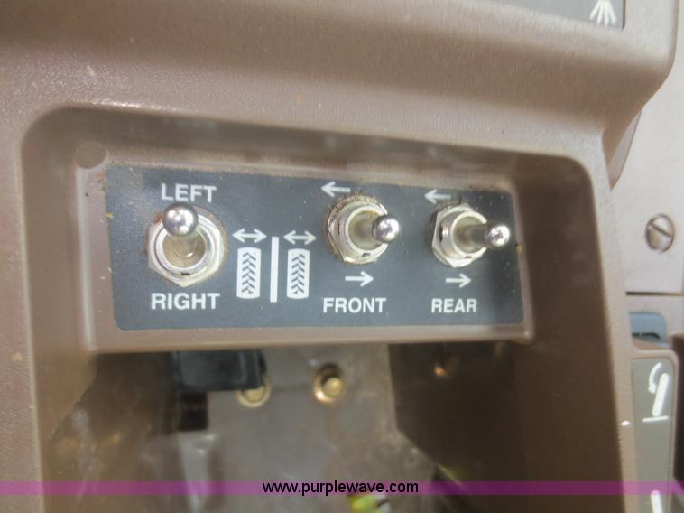 image for item D2071 2008 John Deere 4830 self-propelled sprayer