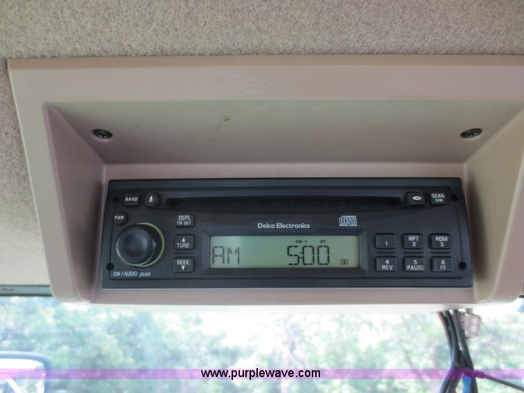 image for item D2071 2008 John Deere 4830 self-propelled sprayer