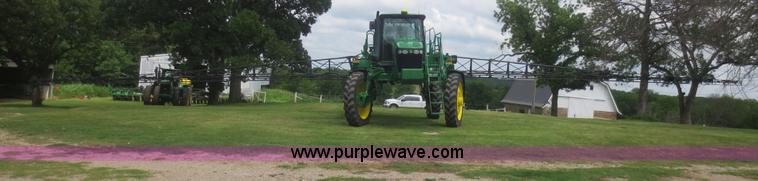 image for item D2071 2008 John Deere 4830 self-propelled sprayer