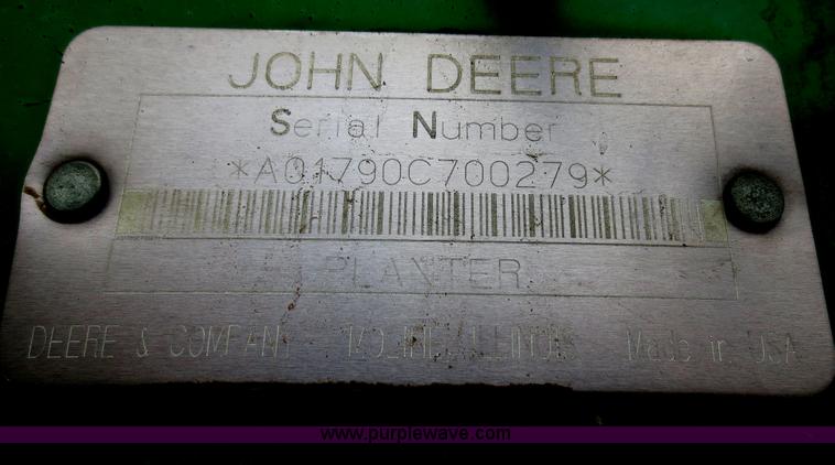 image for item D2072 2006 John Deere 1790 16/32 split row planter