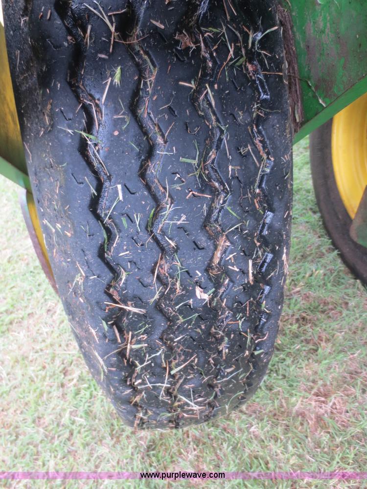 image for item D2072 2006 John Deere 1790 16/32 split row planter