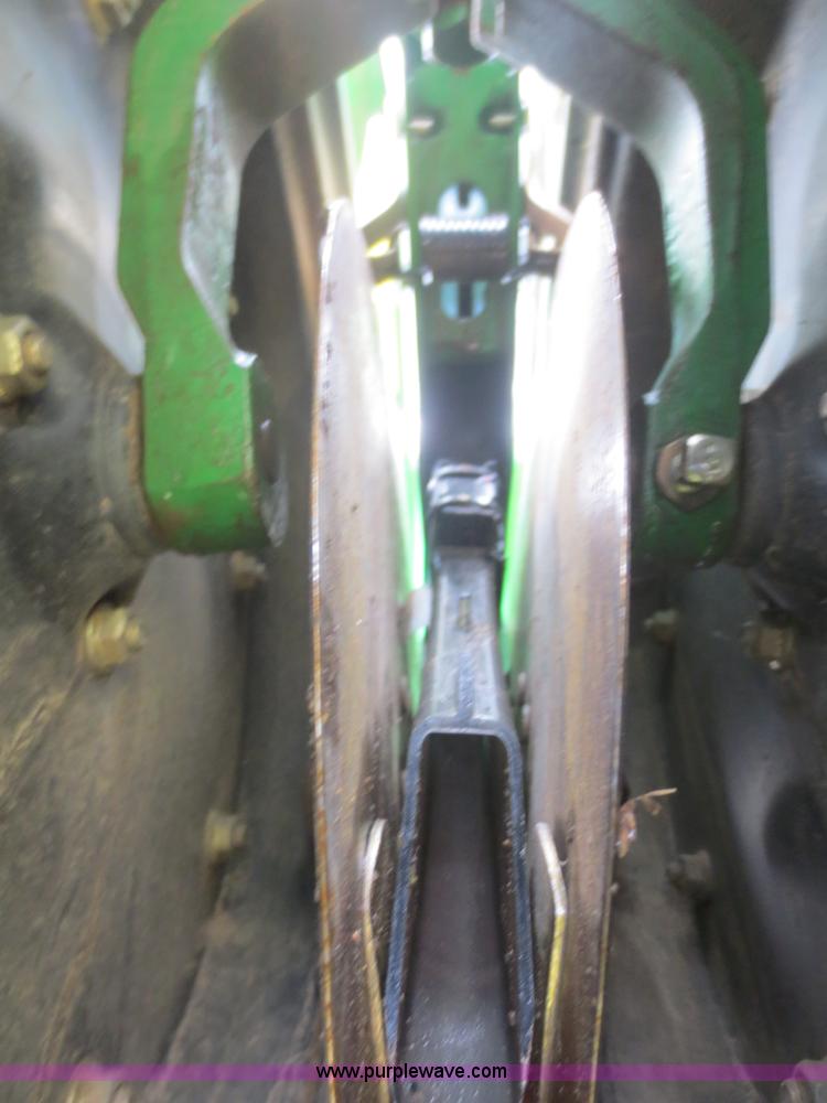 image for item D2072 2006 John Deere 1790 16/32 split row planter