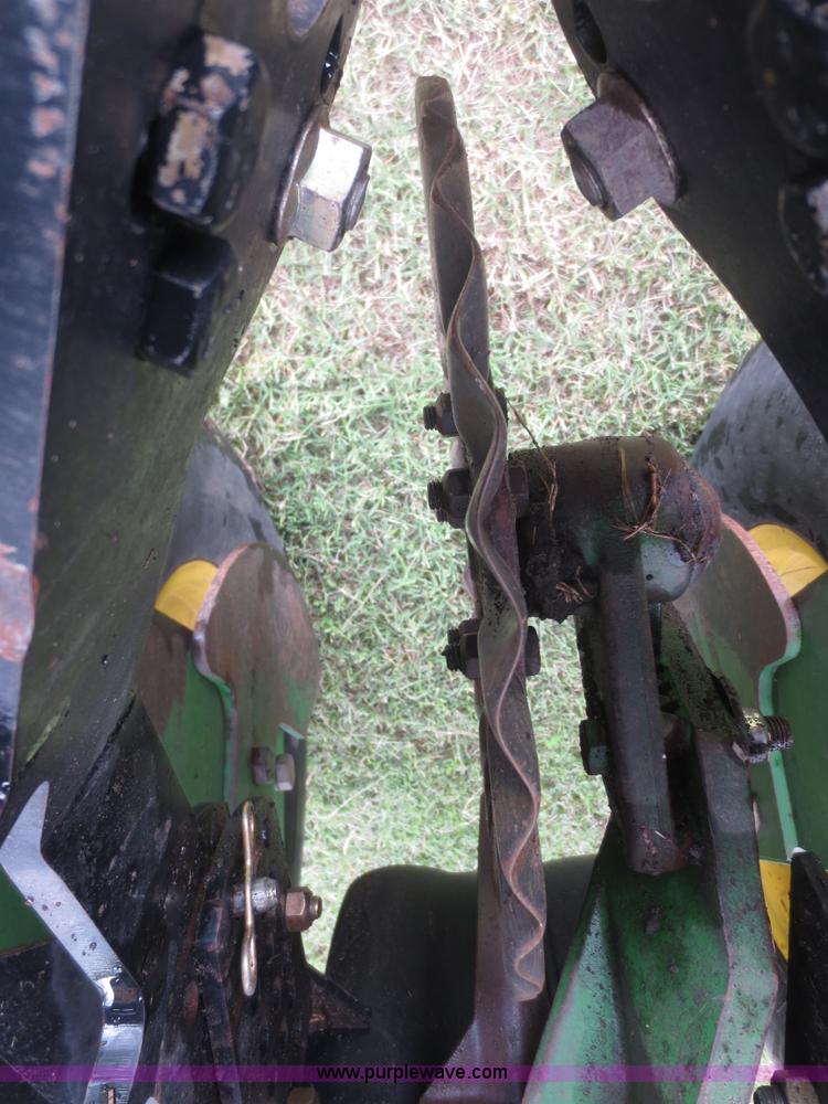 image for item D2072 2006 John Deere 1790 16/32 split row planter