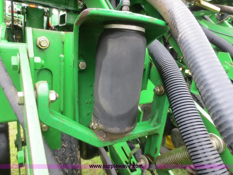 image for item D2072 2006 John Deere 1790 16/32 split row planter