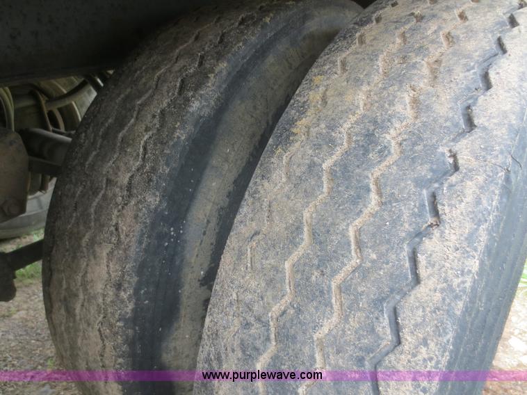 image for item D2084 1995 Merritt grain trailer