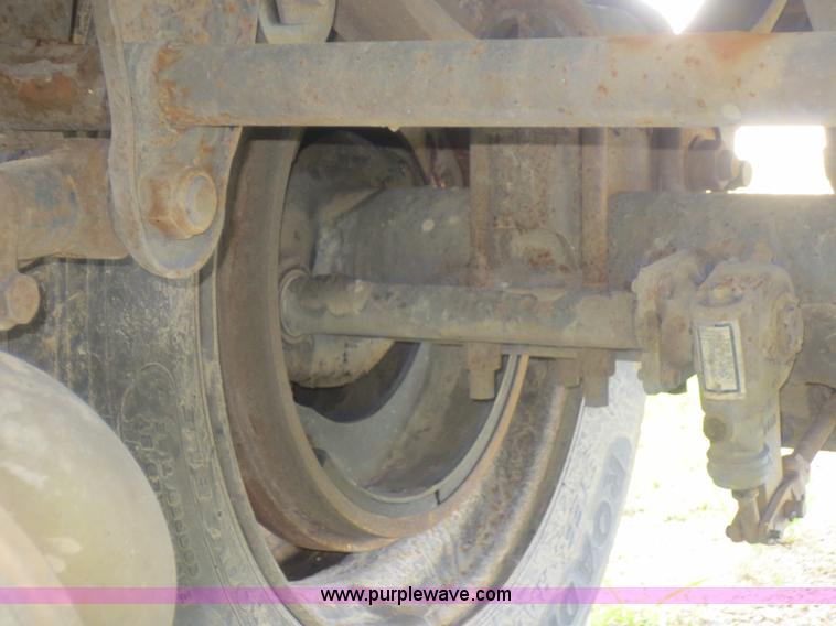 image for item D2084 1995 Merritt grain trailer