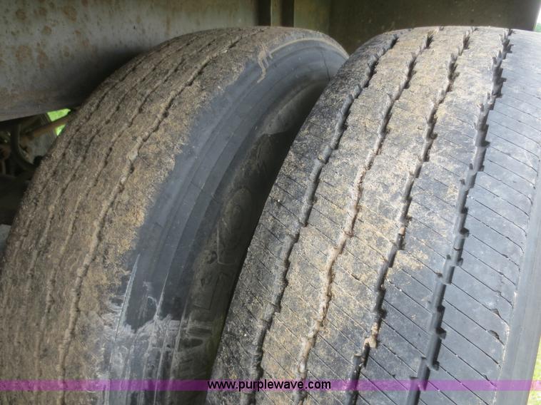 image for item D2084 1995 Merritt grain trailer