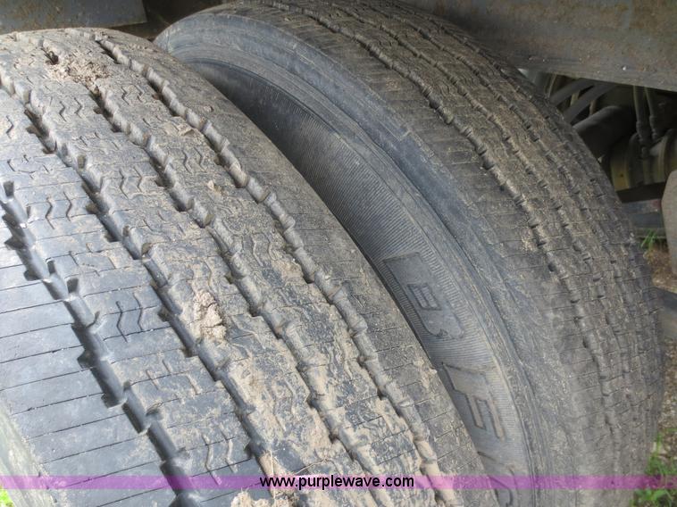 image for item D2084 1995 Merritt grain trailer