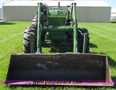 image for item D3987 John Deere 2940 MFWD tractor