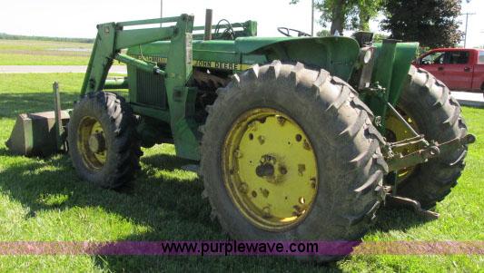 image for item D3987 John Deere 2940 MFWD tractor