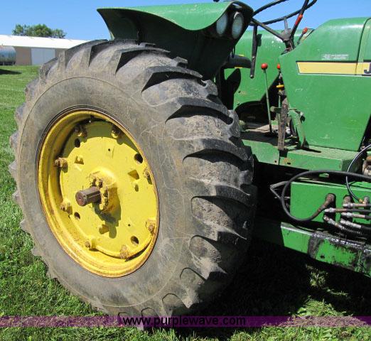 image for item D3987 John Deere 2940 MFWD tractor