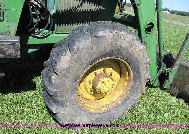 image for item D3987 John Deere 2940 MFWD tractor