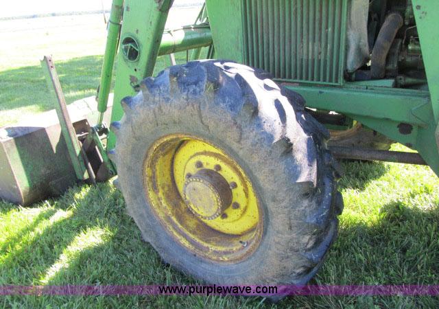 image for item D3987 John Deere 2940 MFWD tractor