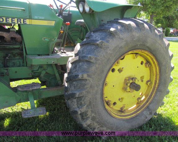 image for item D3987 John Deere 2940 MFWD tractor